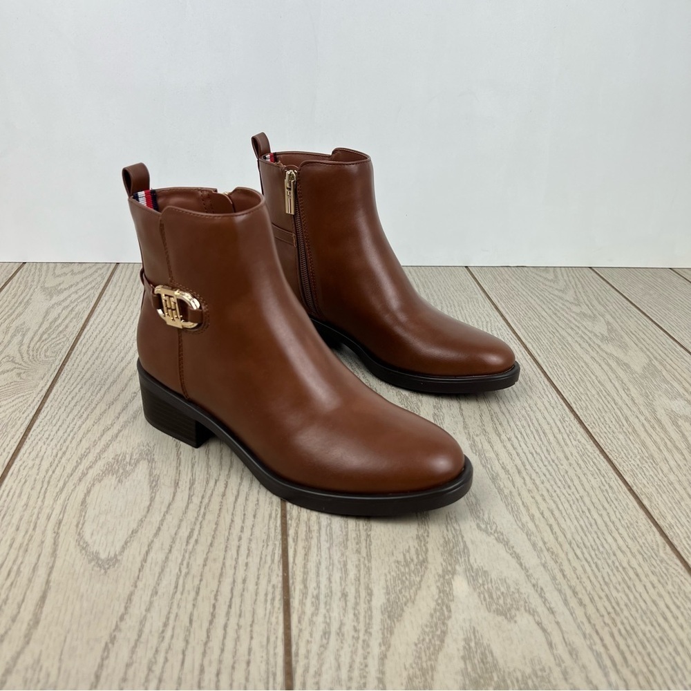 Tommy Hilfiger Women's Imiera Metal Logo Ankle Boots 6.5M Medium Natural $119